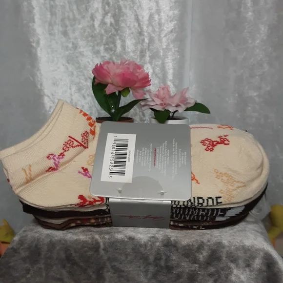 Marilyn Monroe 10 Pairs Pack Of Socks NWT - Picture 7 of 9